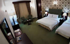 اتاق سه تخته (اقامت با صبحانه)