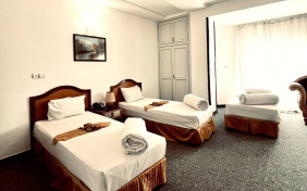 اتاق سه تخته (اقامت با صبحانه)