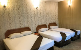 اتاق چهار تخته (اقامت با صبحانه )