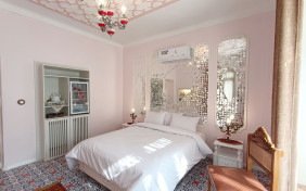 سوئیت دوتخته ماه نشین (اقامت با صبحانه)